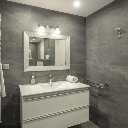 Spacieux Pour 6p Vue Vieil Antibes