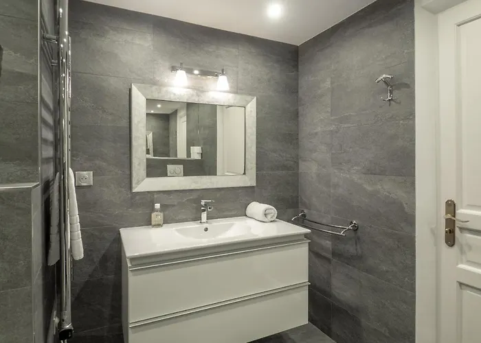 Spacieux Pour 6p Vue Vieil Αντίμπ