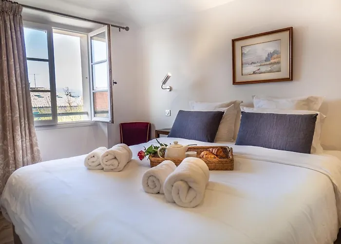 Lägenhet Spacieux Pour 6p Vue Vieil Antibes